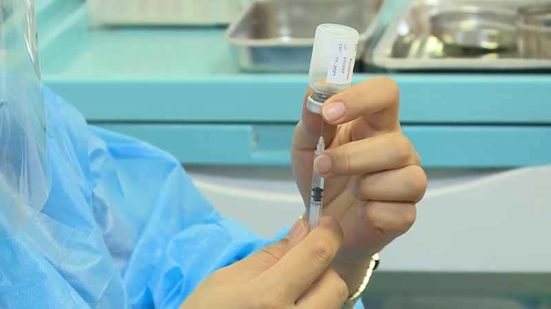 Hà Nội: Một học sinh dương tính với SARS-CoV-2, từng đi tiêm vaccine tại trường-1