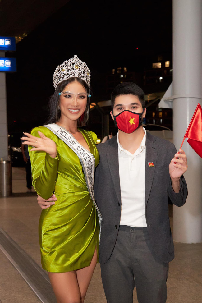 Bật mí về người đàn ông quyền lực, chuyên đưa các hoa hậu Việt Nam đến các cuộc thi quốc tế-1