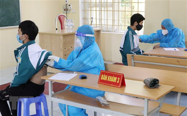 4 học sinh Bắc Giang sốc phản vệ sau tiêm vaccine Covid-19: Nguyên nhân do đâu?-1