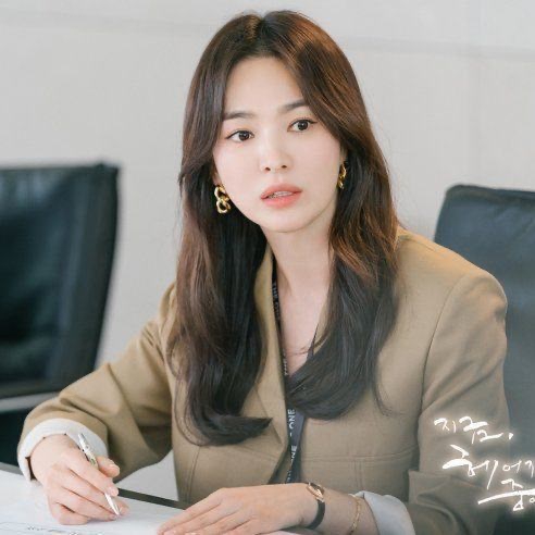 Fan sốt sình sịch với áo khoác Song Hye Kyo-3
