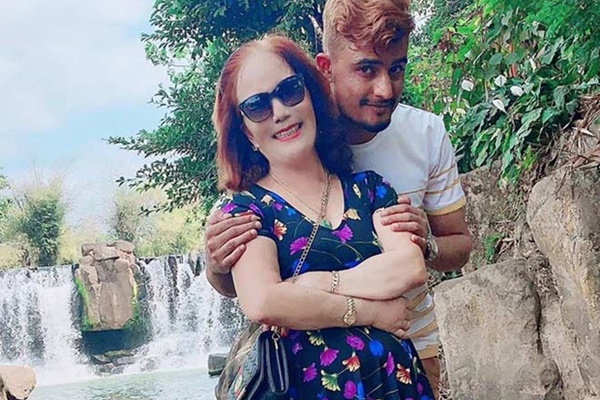 Clip: Cô dâu cùng dàn nữ bê tráp mang sính lễ đến nhà trai rước chú rể về dinh gây xôn xao MXH-1