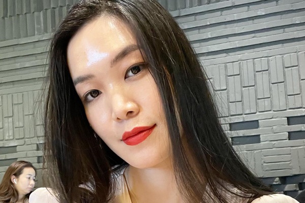 Giữa bão chỉ trích status Việt Nam khó thở hơn Mỹ, Hoa hậu Thuỳ Dung bị đào bảng điểm THPT thấp đến sốc, suýt ở lại lớp-6