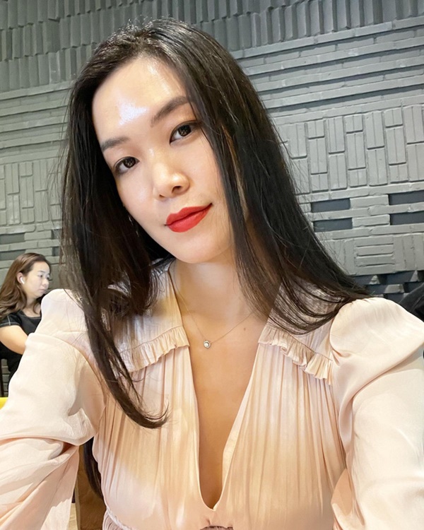 Hoa hậu Việt Nam Thuỳ Dung gây bức xúc vì status: Về Việt Nam không khí khó thở hơn ở Mỹ-6