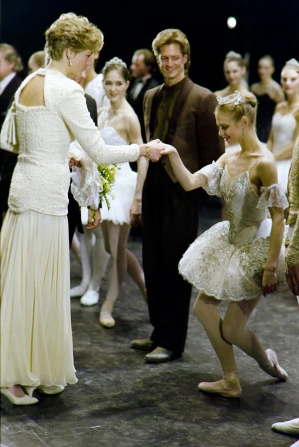 Loạt ảnh hiếm về Công nương Diana hé lộ ước mơ cháy bỏng của bà nhưng bị Thái tử Charles bóp nghẹt đầy cay đắng-2