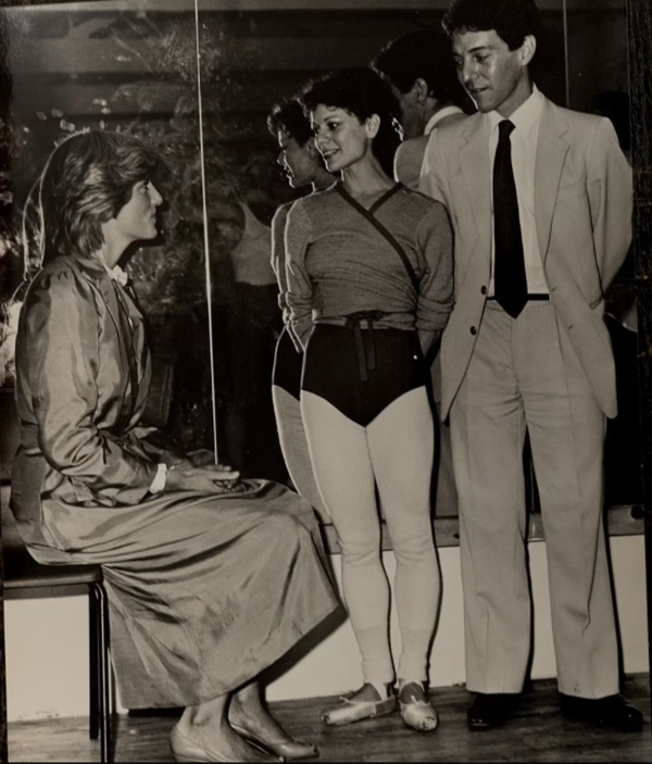 Loạt ảnh hiếm về Công nương Diana hé lộ ước mơ cháy bỏng của bà nhưng bị Thái tử Charles bóp nghẹt đầy cay đắng-10