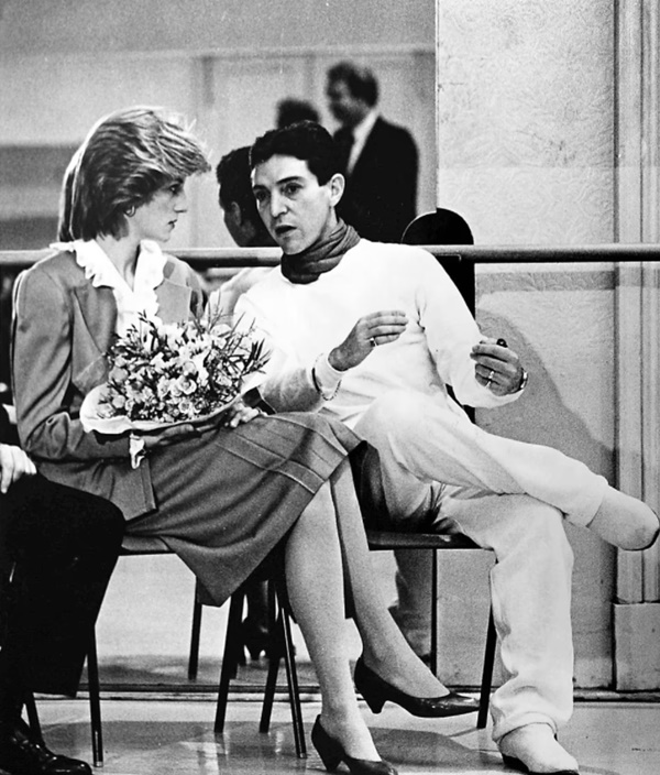 Loạt ảnh hiếm về Công nương Diana hé lộ ước mơ cháy bỏng của bà nhưng bị Thái tử Charles bóp nghẹt đầy cay đắng-11