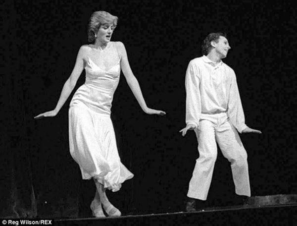 Loạt ảnh hiếm về Công nương Diana hé lộ ước mơ cháy bỏng của bà nhưng bị Thái tử Charles bóp nghẹt đầy cay đắng-15