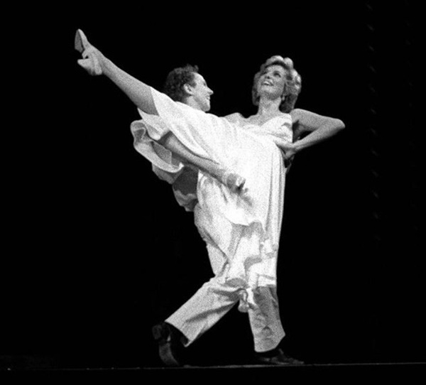 Loạt ảnh hiếm về Công nương Diana hé lộ ước mơ cháy bỏng của bà nhưng bị Thái tử Charles bóp nghẹt đầy cay đắng-16