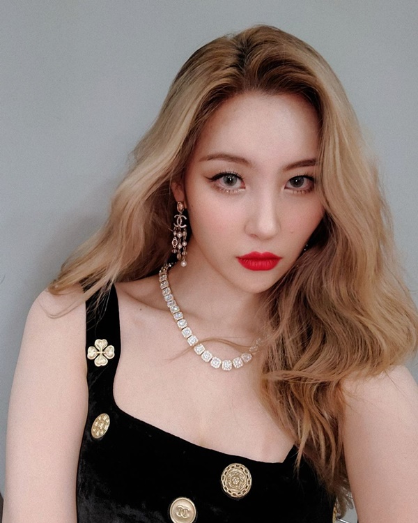 5 kiểu tóc xoăn này quá trẻ xinh, nên được sao Hàn lăng xê mãi không chán-11