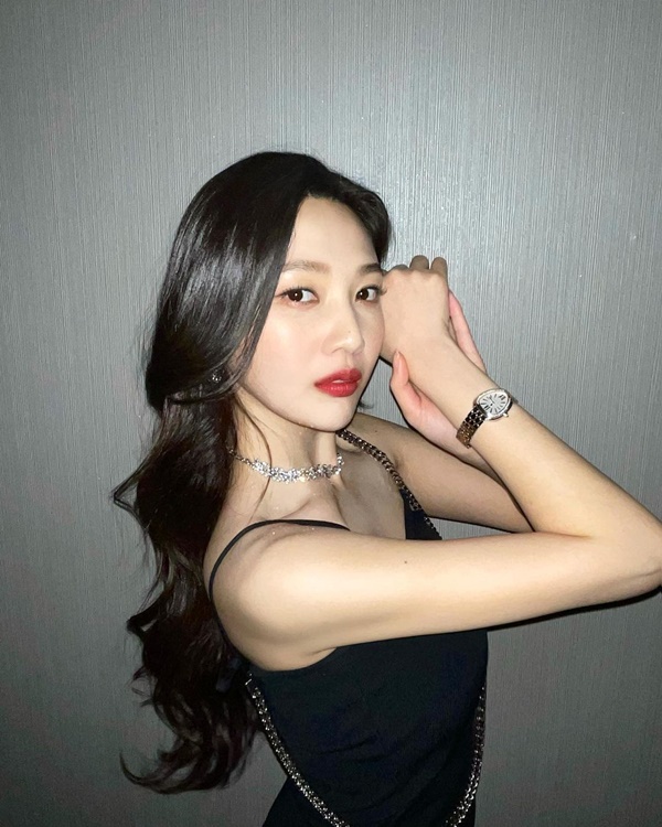 5 kiểu tóc xoăn này quá trẻ xinh, nên được sao Hàn lăng xê mãi không chán-14