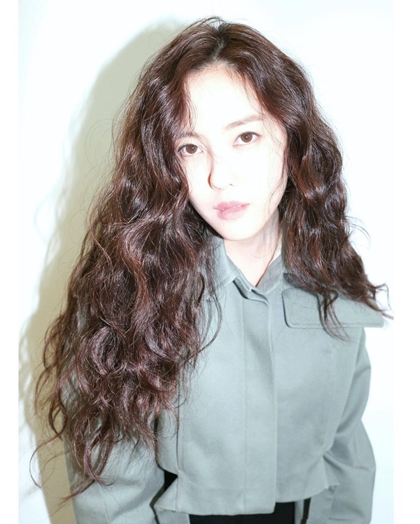 5 kiểu tóc xoăn này quá trẻ xinh, nên được sao Hàn lăng xê mãi không chán-18