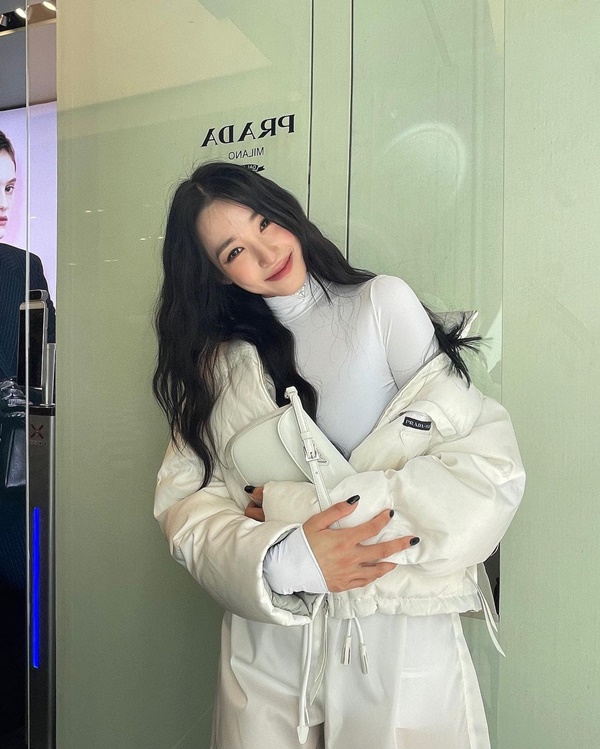 5 kiểu tóc xoăn này quá trẻ xinh, nên được sao Hàn lăng xê mãi không chán-19