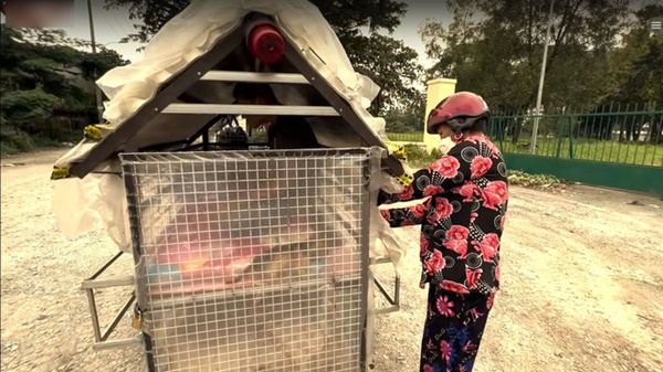 Lấy chồng Tây gặp biến cố, người phụ nữ để con vào lồng sắt chở khắp Sài Gòn lượm ve chai-6