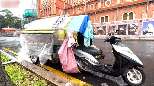 Lấy chồng Tây gặp biến cố, người phụ nữ để con vào lồng sắt chở khắp Sài Gòn lượm ve chai-7