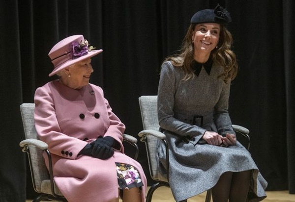 Tiết lộ những đặc ân Nữ hoàng Anh dành cho Công nương Kate, điều mà Meghan không bao giờ có được-1