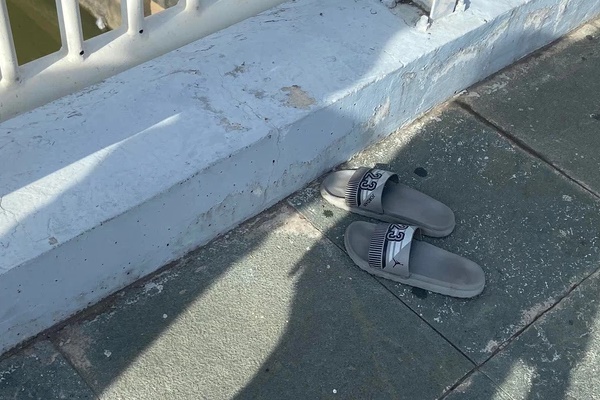 TP.HCM: Liên tiếp 2 vụ nam thanh niên và cụ già nhảy cầu tự tử-2