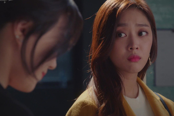 Thấy chị hàng xóm vứt bỏ túi đồ sơ sinh nên tôi nhặt về, mở ra mà choáng nặng khi thấy một thứ bên trong-1