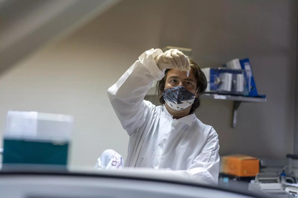 Người nhiễm biến thể Omicron có dấu hiệu như thế nào? Hé lộ hình ảnh đầu tiên chỉ ra sự khác biệt giữa hai biến thế Omicron và Delta-3