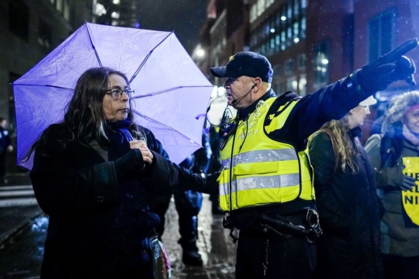 Các nước chưa kịp đóng cửa, biến chủng Omicron đã xâm nhập-4