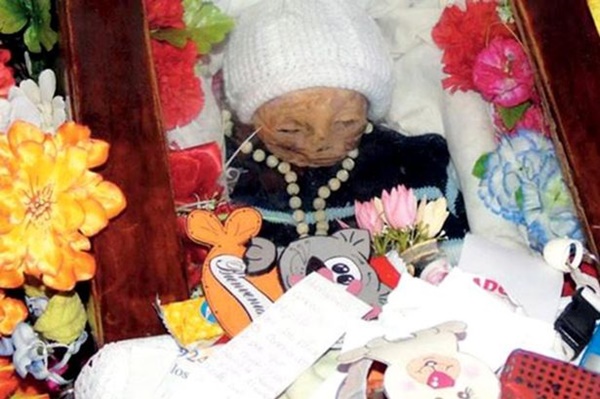 Mộ con trai chết yểu liên tục bị đào bới kỳ lạ, bố mẹ không còn cách nào phải bật nắp quan tài rồi chứng kiến cảnh quái gở-2