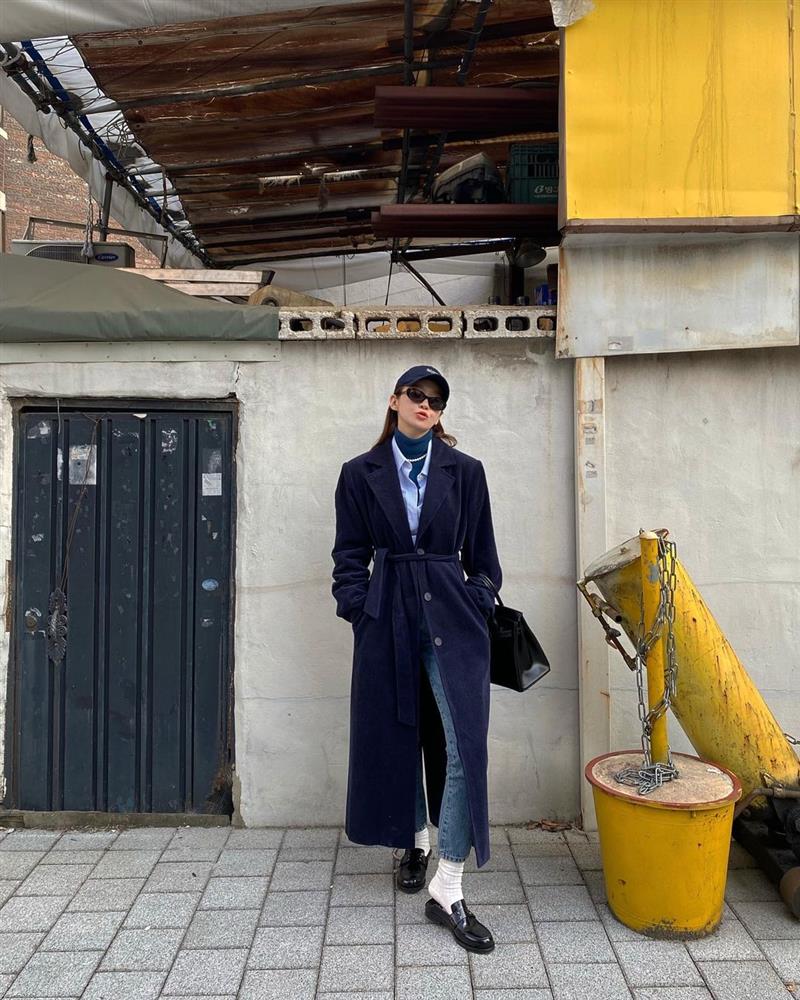 Sao Hàn 30+ hay diện 3 kiểu giày này nhất: Mix thế nào cũng đẹp và trẻ trung-3