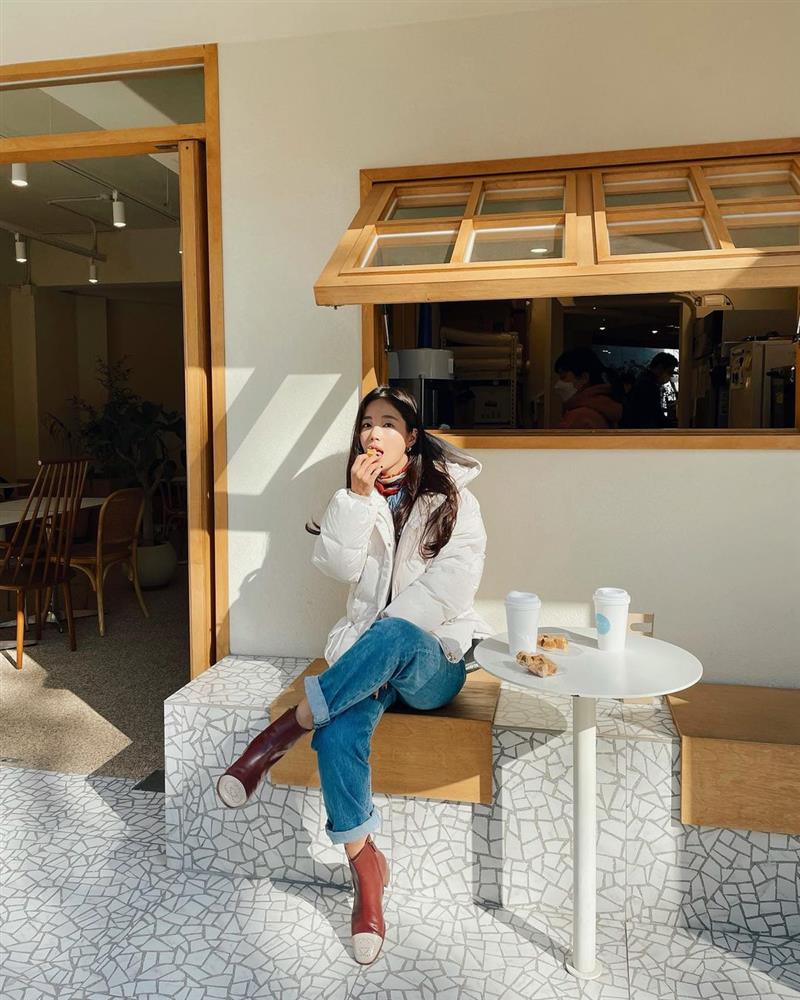 Sao Hàn 30+ hay diện 3 kiểu giày này nhất: Mix thế nào cũng đẹp và trẻ trung-12