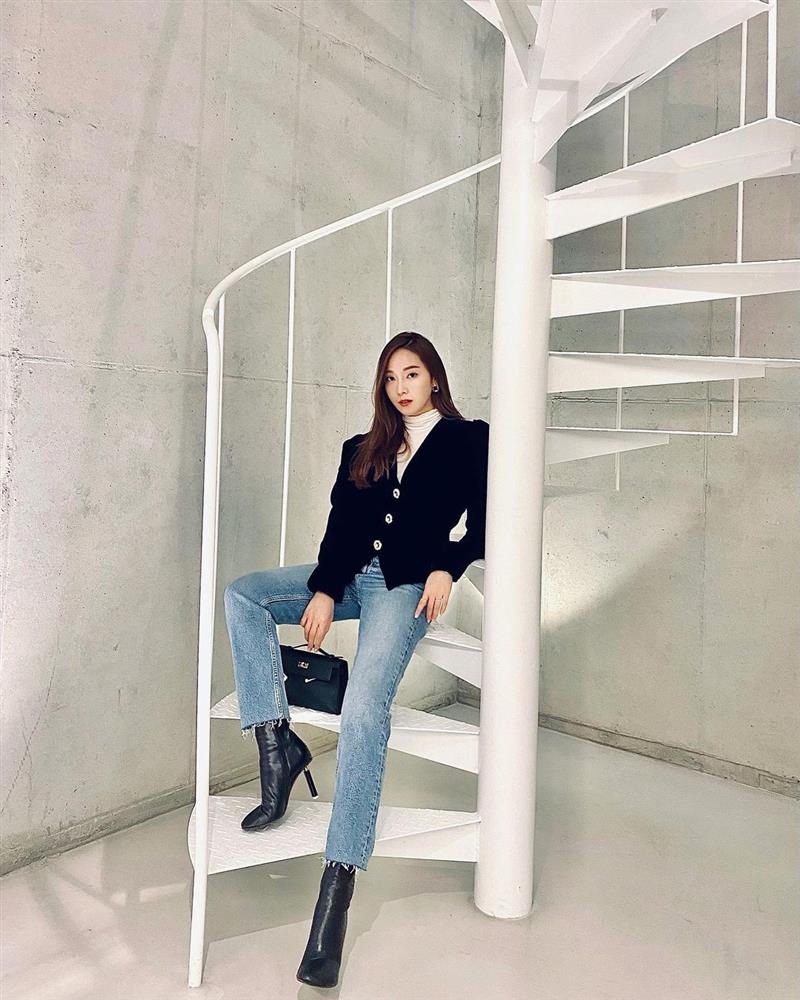 Sao Hàn 30+ hay diện 3 kiểu giày này nhất: Mix thế nào cũng đẹp và trẻ trung-13