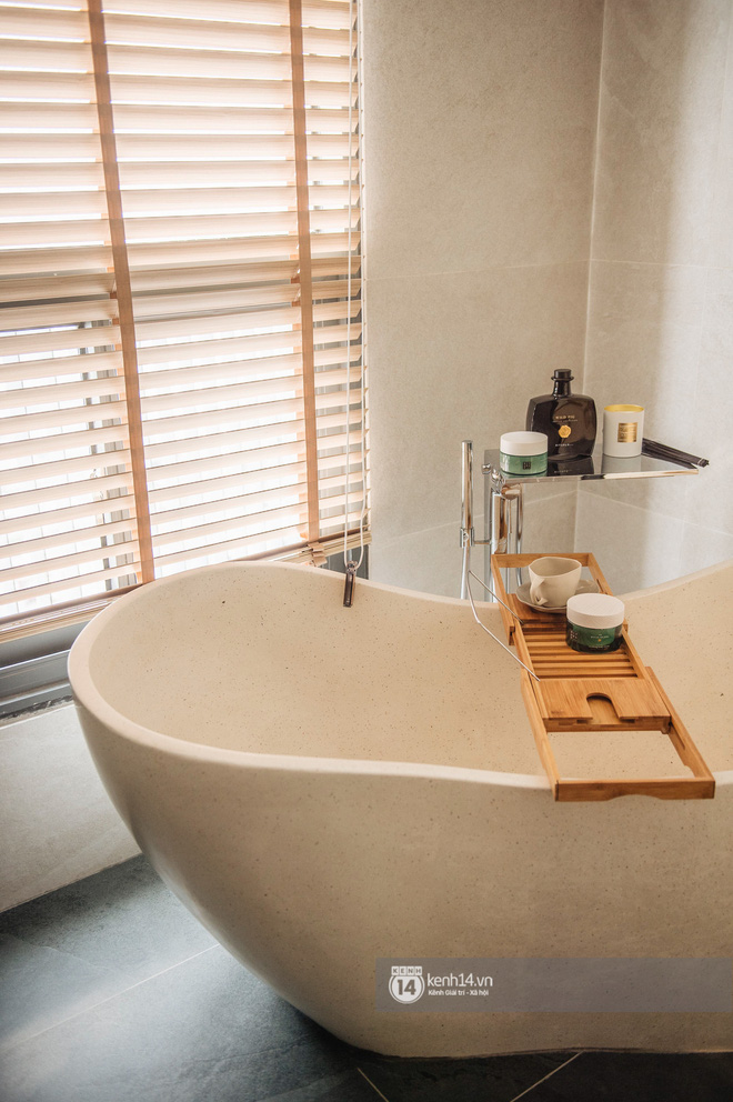Phòng tắm nhà người nổi tiếng sang chảnh cỡ nào: Hương Giang chuộng thiết kế hoàng gia, Quỳnh Anh Shyn phối màu với cảm hứng từ Hy Lạp-5