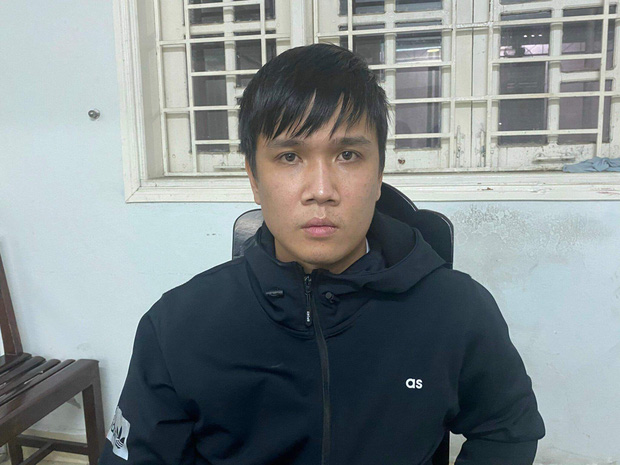 Đang chở vợ đi làm đẹp, gã thanh niên bị bắt vì chuyên đột nhập biệt thự trộm cắp rồi đổi ra đô la để cất giữ-1