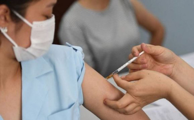 Thông tin mới nhất vụ gần 70 người sốc phản vệ, nhiều người nguy kịch sau khi tiêm vắc xin-1