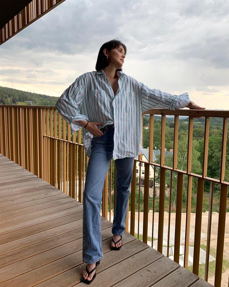 Giám đốc thời trang khuyên chị em mix quần jeans với 4 kiểu áo này: Không cần nghĩ nhiều vẫn mặc đẹp-7