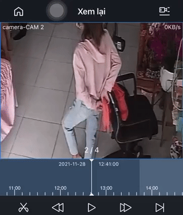 Clip: Vờ hỏi làm tóc, cô gái đưa tay ra sau thò vào túi áo khoác của khách ở tiệm lấy đi số tiền lớn-1