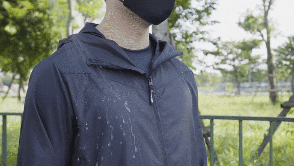 Áo khoác thiết kế đặc biệt giúp an tâm khi sống chung với Covid-19-3