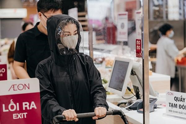 Áo khoác thiết kế đặc biệt giúp an tâm khi sống chung với Covid-19-4