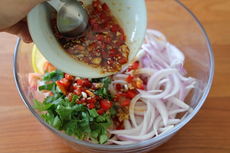 Quên tôm hấp, tôm nướng đi vì làm thế này ăn ngon hơn hẳn chị em ơi!-7