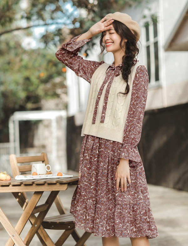 4 cách phối đồ sành điệu với áo len gile giúp trẻ ra vài tuổi-2