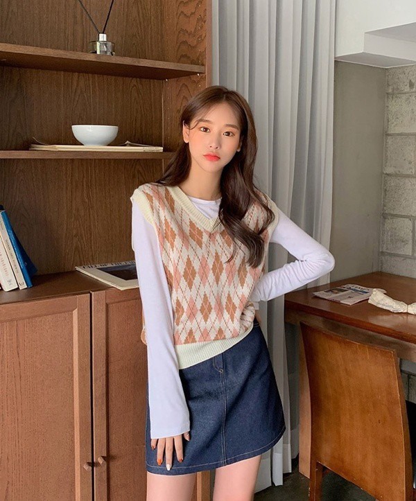 4 cách phối đồ sành điệu với áo len gile giúp trẻ ra vài tuổi-9