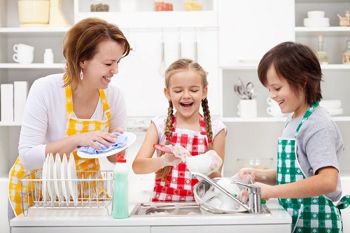 Để trẻ làm làm việc nhà là rèn luyện chúng trưởng thành với những đức tính tốt đẹp, cha mẹ đừng nuông chiều mà tước mất cơ hội của con-4