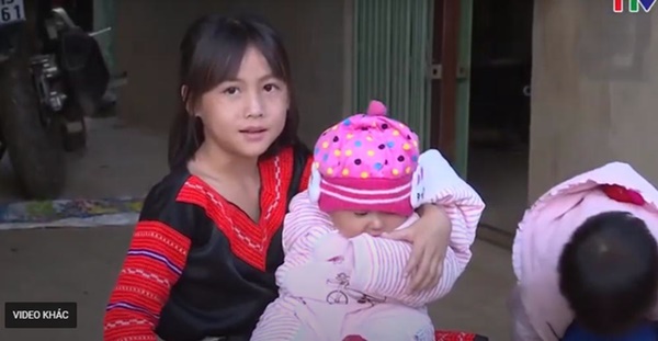 Vài giây xuất hiện trên sóng truyền hình đã khiến 2 cô bé ở vùng cao được săn lùng” vì gương mặt quá xinh đẹp!-3