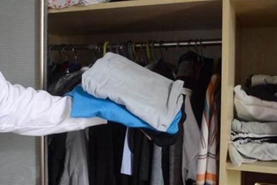 Dù tủ có rộng đến đâu cũng không nên treo ba loại quần áo trong tủ. Không nhiều người biết về điều này