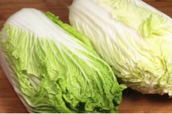 Mua cải thảo đừng chú ý màu xanh hay màu trắng: Chỉ cần nhìn đúng 1 điểm là biết rau ngon, không 