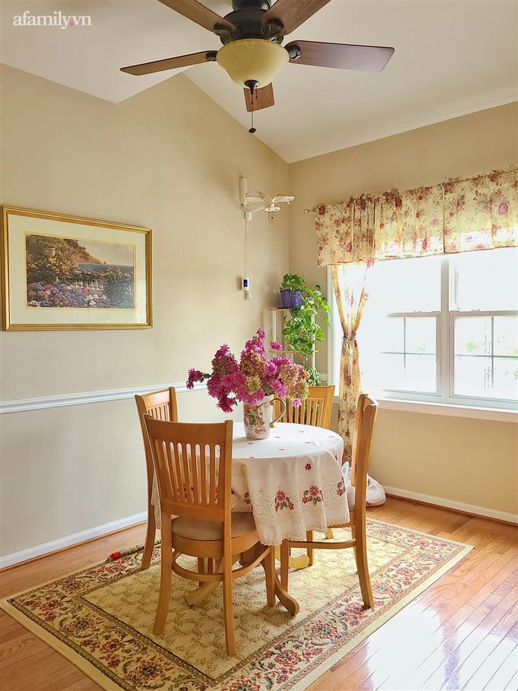 Ngắm ngôi nhà theo phong cách vintage, sân vườn bát ngát hoa đẹp như tranh vẽ của mẹ Việt ở Mỹ-4