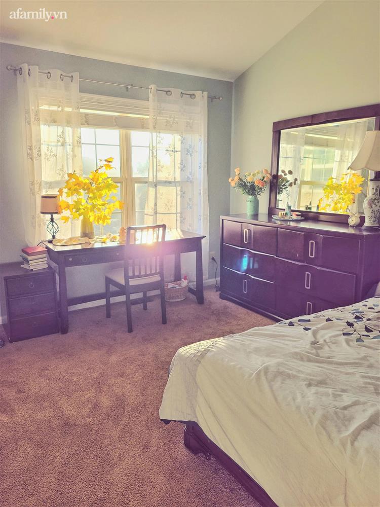 Ngắm ngôi nhà theo phong cách vintage, sân vườn bát ngát hoa đẹp như tranh vẽ của mẹ Việt ở Mỹ-7