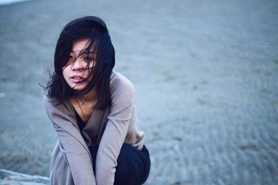 Chồng mua nước hoa đắt tiền tặng, vợ lén đi trả lại, nhân viên cửa hàng nói một câu khiến chân tướng sự việc hoàn toàn bại lộ