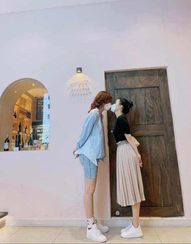 Trần Đức Bo tung ảnh phản cảm, tạo dáng vô duyên trên giường với gái lạ khiến dân mạng đòi đánh sập trang cá nhân-1