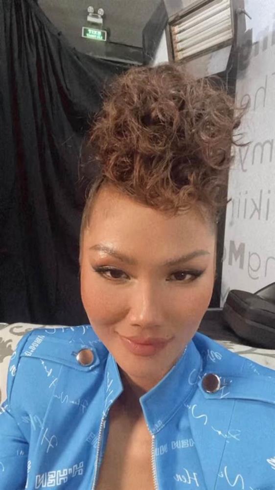 Kiểu tóc mào gà của H’Hen Niê được nhận xét giống Đan Trường-1