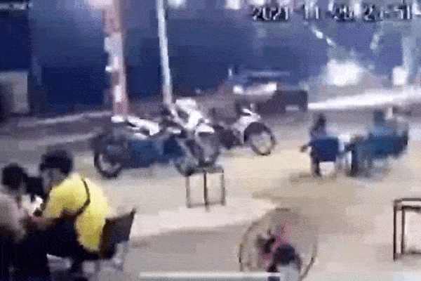 KHẨN: Quận Hoàn Kiếm tìm người đến chợ Đồng Xuân, quán cà phê, hàng ăn, trường Đại học liên quan ca mắc Covid-19-1