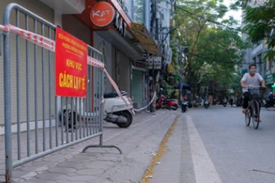 KHẨN: Quận Hoàn Kiếm tìm người đến chợ Đồng Xuân, quán cà phê, hàng ăn, trường Đại học liên quan ca mắc Covid-19