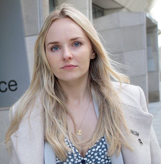 Kéo lê cảnh sát trên đường đến chết, 3 tên tội phạm cười nhếch mép khi bị tuyên án-5