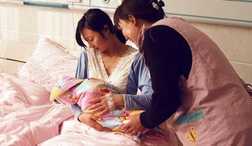 Gần ngày sinh, cô hàng xóm sang gạ cho không con, lý do đằng sau dù cay đắng tôi vẫn phải nhận nuôi ở tuổi 58-2